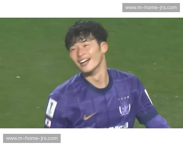 广岛三箭小组赛战术复盘 铃木章斗直塞球打身后战术效果评估